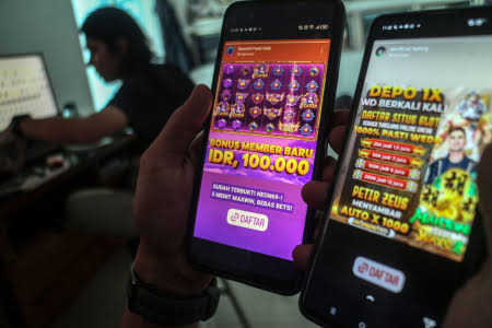 Era digital telah membawa transformasi besar dalam industri perjudian, termasuk evolusi slot online yang kini menjadi salah satu permainan